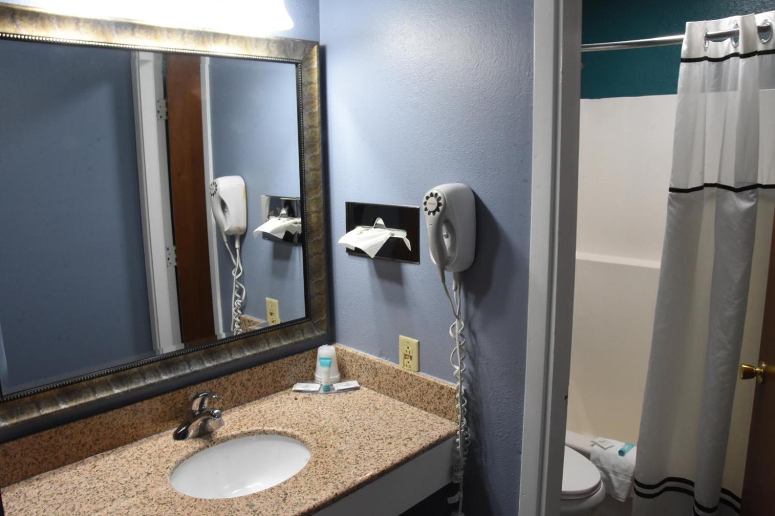 Timber Motel Clinton Bagian luar foto